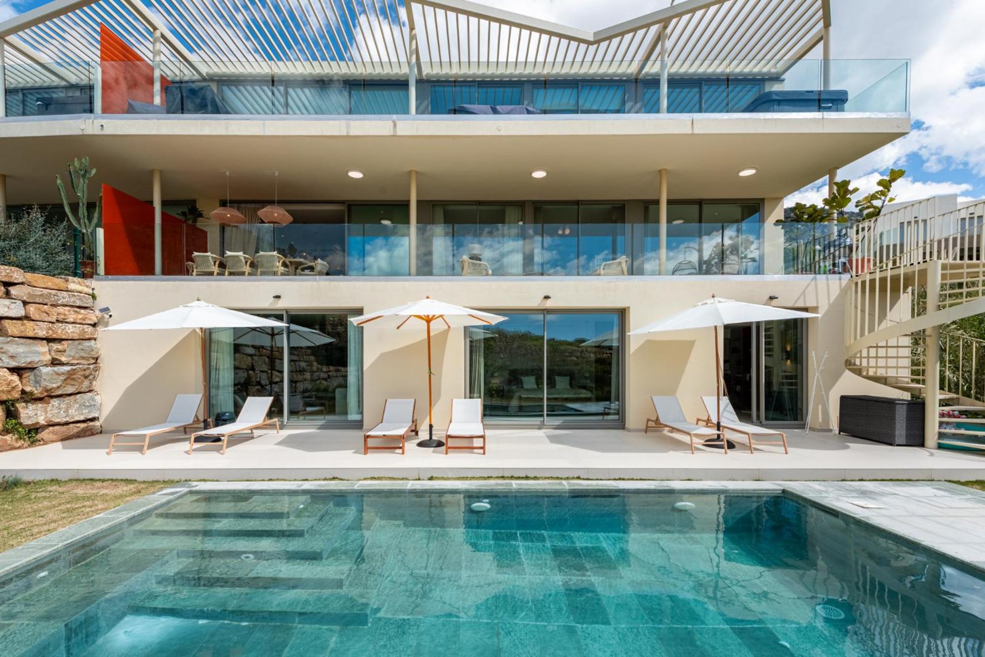 Brand New Elegant Luxurious Duplex Pool & Views Holiday home